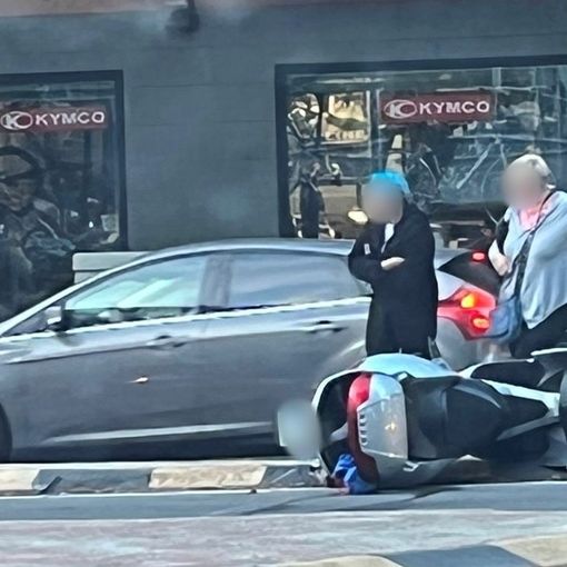 Altro incidente a Busto: scontro tra un’auto e una moto in viale Cadorna