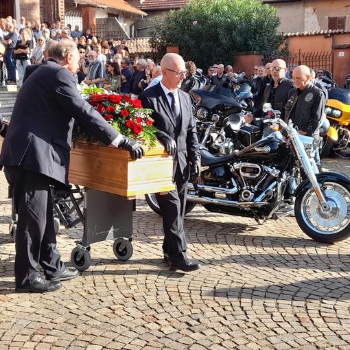 Il feretro di Ivan Miotello