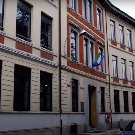 Il liceo Crespi saluta la dirigente Boracchi e riempie “La capsula del tempo”