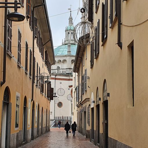 Busto: la città inizia a “vestirsi” per Natale