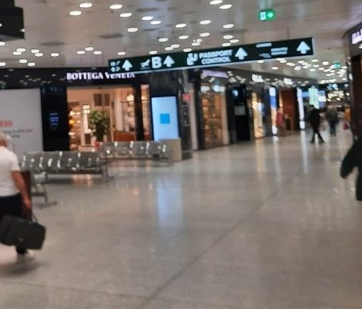 Ristorazione a Malpensa, lavoratori in protesta. Assemblea, corteo e volantinaggio contro il peggioramento delle condizioni economiche