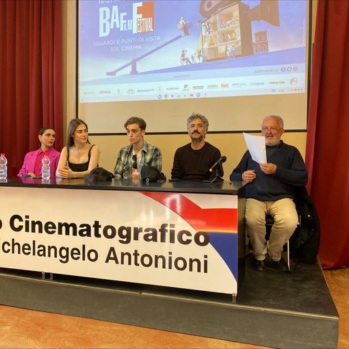 VIDEO. Il cast di Mare Fuori arriva a Busto. Con una conferma: «Ciro è morto»