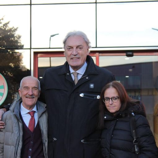 Tra i testimonial dell'ambulanza dei desideri c'è il gigante Dino Meneghin
