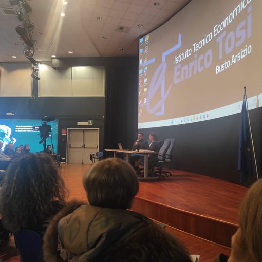 Foto dal profilo Facebook della dirigente scolastica Amanda Ferrario