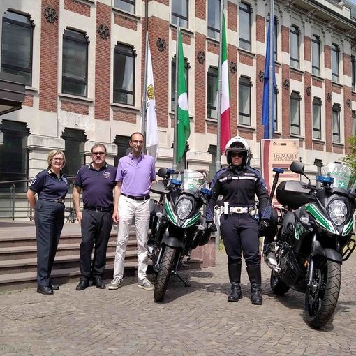 Due nuove moto per la Polizia Locale di Busto: «Più sicurezza e presidio della città»