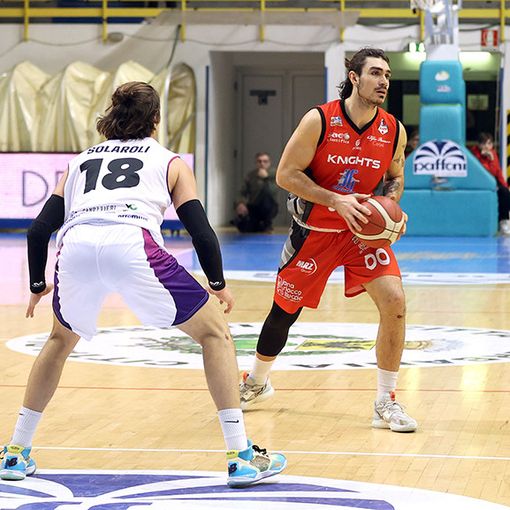 Knights, vittoria sudata a Omegna