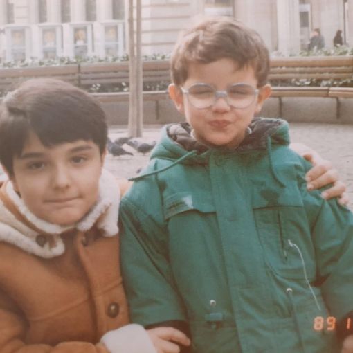 Davide e Daniele Cassioli in una foto insieme da bambini