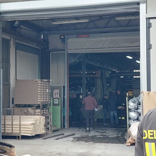 I soci “bloccano” l'incendio nell'azienda. «Avevamo fatto un corso. È stato provvidenziale»