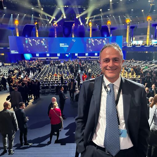 Marco Reguzzoni in una foto scattata in Romania al congresso del Partito Popolare Europeo