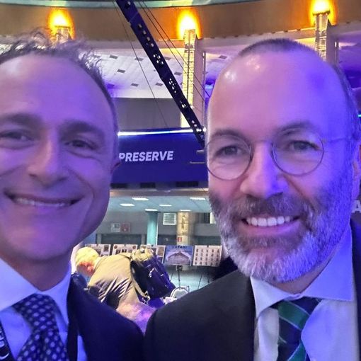 “L’intesa” fra Reguzzoni e il presidente del Ppe Weber: «La produzione dell’elettrico deve restare in Europa»