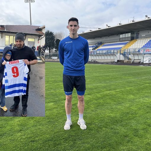 Parker allo Speroni e mister Vargas con Daniele De Grandis e la maglia di Sean