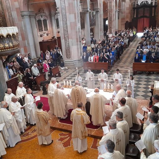 Durante la celebrazione della messa per San Giovanni, patrono di Busto, è risuonato più volte l'incoraggiamento &quot;Mai paura&quot;
