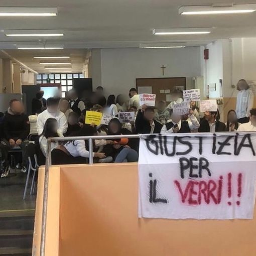 FOTO. Gli studenti di nuovo in sciopero: «Giustizia per il Verri»
