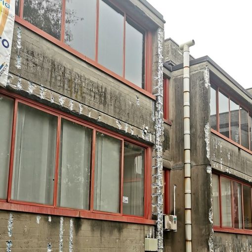 Busto, le scuole “Aldo Moro” mostrano i segni del degrado