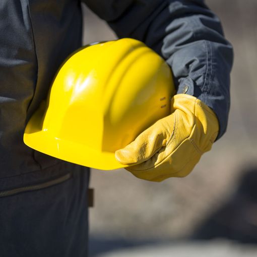 Grave infortunio in azienda tessile di Busto. Per il sindacato «la misura è colma»