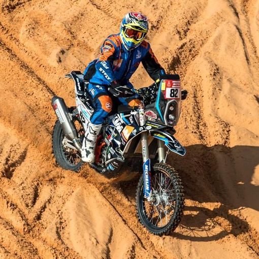 Giovanni Stigliano nel deserto saudita (foto tratte da facebook, JBRally Asd)