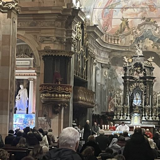 IL TE DEUM A BUSTO. «Pace nel cuore, nelle chiese, nelle famiglie. E lavoro dignitoso senza che manchi l'assistenza sociale»