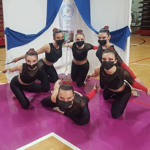 Team Junior Serie A, secondo classificato nell'ultima gara a Novara (foto facebook Pro Patria Bustese Twirling)