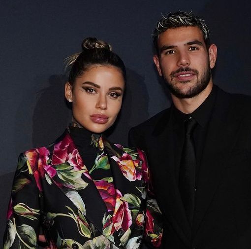 Foto dal profilo Instagram dell'influencer. Storia Instagram dalla pagina Facebook &quot;SeriAnews.com&quot;