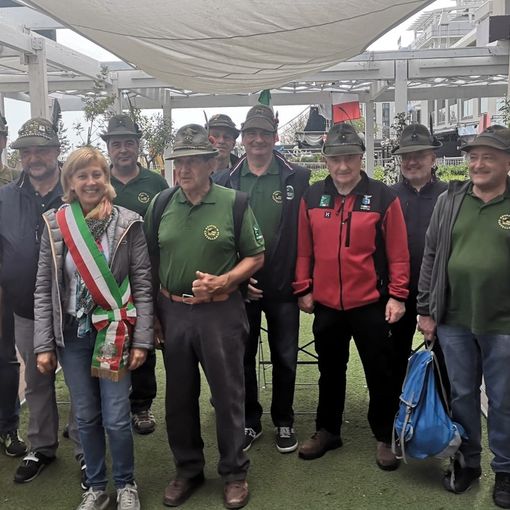 Gli alpini di Castellanza al raduno di Rimini. C’è anche il sindaco Cerini: «Qui per ringraziarli»