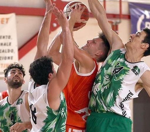 Tegola Knights: infortunio per Nik Raivio in amichevole