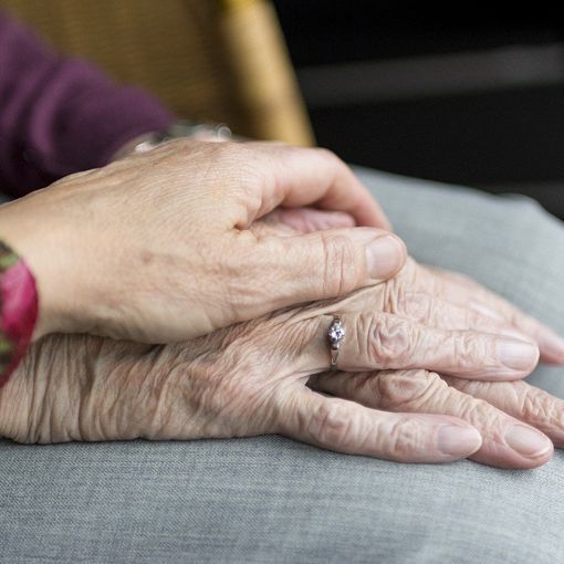 Truffe agli anziani, dalla Regione 500mila euro ai Comuni per contrastare i reati