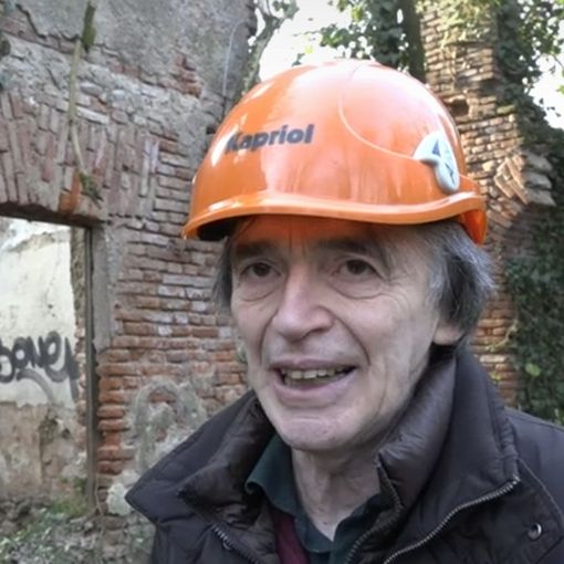 L'architetto Alfredo Castiglioni in un recente servizio della Rai dedicato alla Cascina dei Poveri