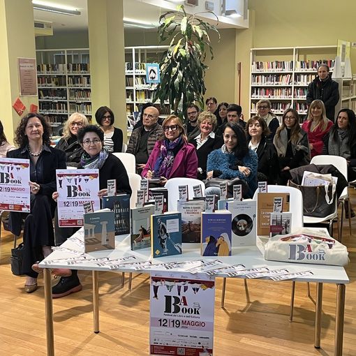 VIDEO. I libri chiamano Busto. Anzi vanno a trovarla