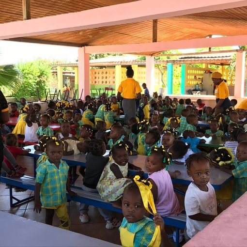 Finalmente qualcuno ha avuto pietà dei bambini di Haiti: il capo dei banditi