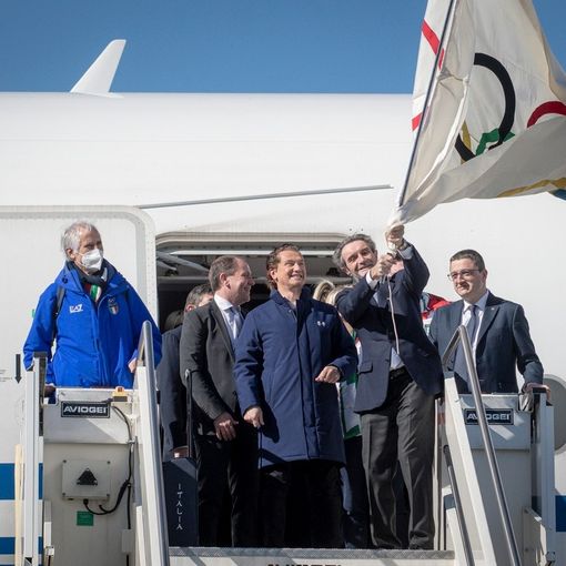 La bandiera olimpica sventola a Malpensa