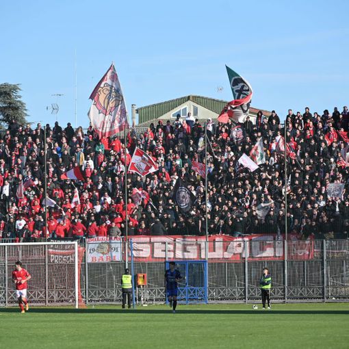 Tifosi del Bari - foto pubblicata dalla società su Facebook