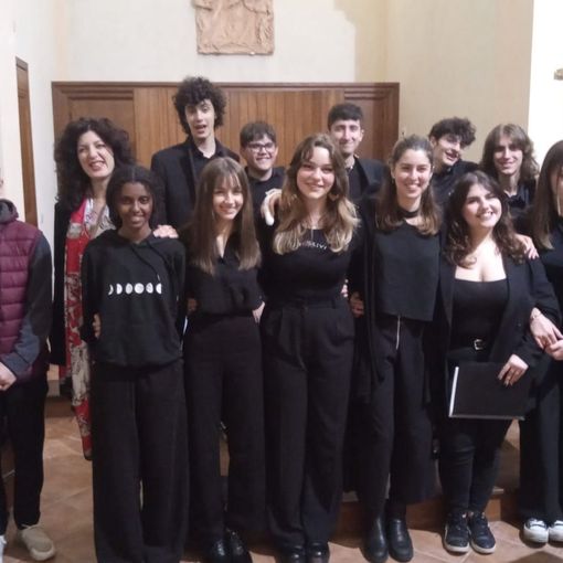 Gli studenti del liceo Bausch riscaldano la chiesetta della Cascina dei poveri