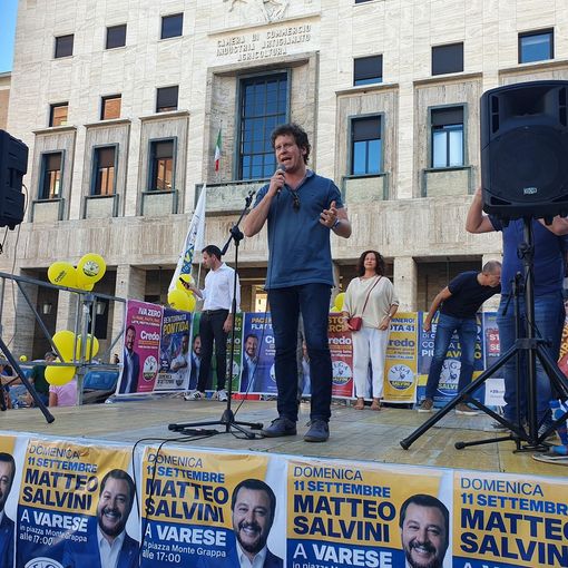 Matteo Bianchi ieri sul palco di Varese