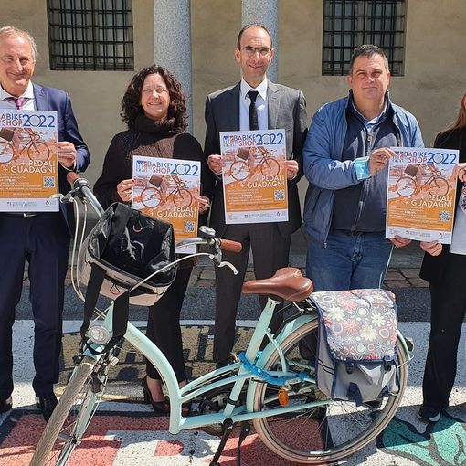 Riparte a Busto “Bike to Shop”: pedalare fa bene alla salute e ai negozi