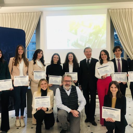 Ventisettemila euro a studenti meritevoli della Liuc. «Avete una bella responsabilità, siete il futuro migliore»