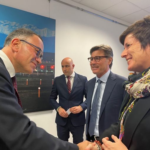L'ad di Sea Brunini saluta la direttrice Confindustria Varese Pagani con il presidente Riccardo Grassi