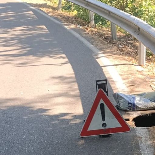 Voragine in via Valle a Marnate. Strada chiusa