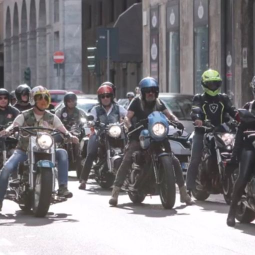 A Busto la solidarietà sfreccia sulle due ruote col motoaperitivo