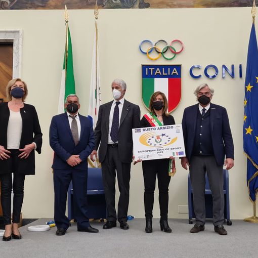 L'assessore Laura Rogora era presente con il consigliere Orazio Tallarida alla cerimonia del Coni: da sinistra l'atleta Francesca Bortolozzi, Tallarida, Giovanni Malagò, Rogora e Gian Francesco Lupattelli