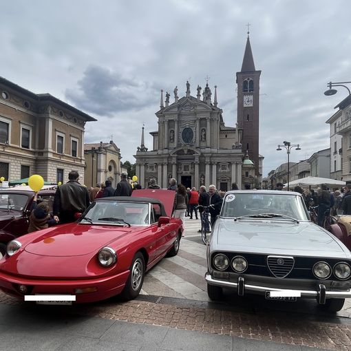 VIDEO E FOTO. Le auto d'epoca colorano Busto: una domenica di passione senza tempo