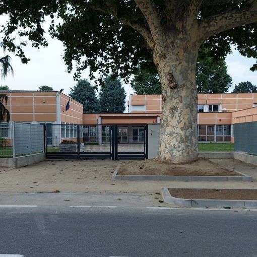 Marnate, conclusi i lavori alle scuole medie. Nuovo ingresso per la ripresa di settembre