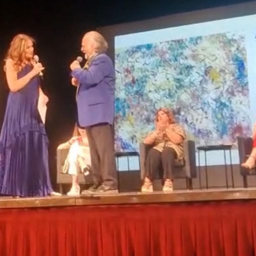 VIDEO. Manuela Carnini premiata dal figlio di Salvador Dalì