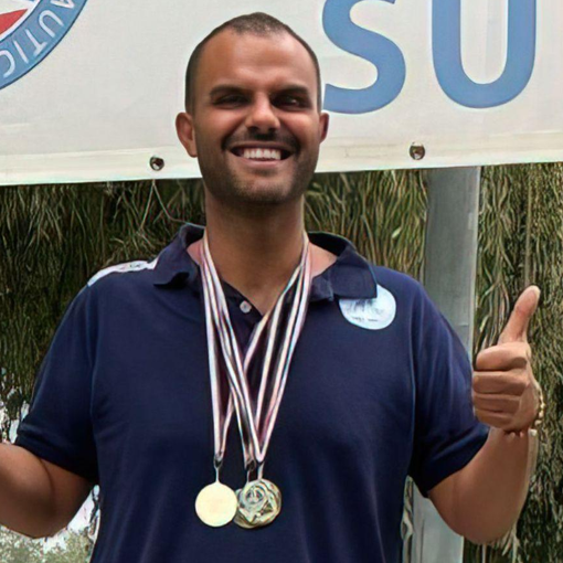 LA STORIA. Daniele Cassioli e il viaggio verso i 100 (titoli). Ma la sua grandezza è anche aiutare i piccoli a fare sport