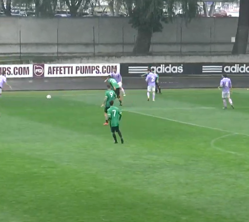 Un'azione del derby - dalla diretta live Usd Castellanzese
