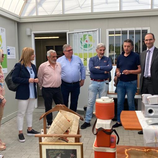 La visita al centro del riuso poi Cattaneo nei boschi con i volontari