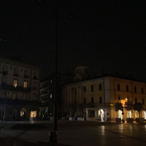 Lampioni spenti, centro di Busto al buio
