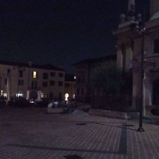 Busto al buio. Lampioni spenti anche in centro