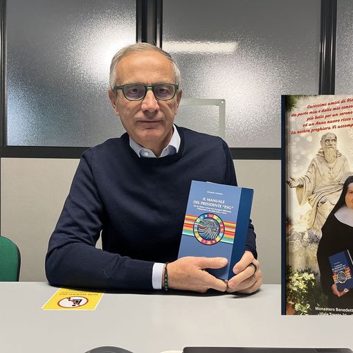 VIDEO. ll manuale della sostenibilità è anche quello della generosità. Comerio e un libro «di testa e cuore»