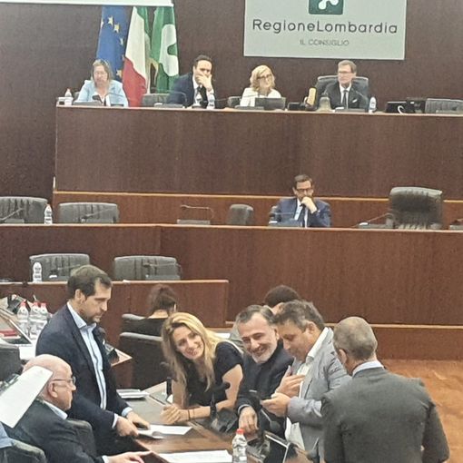 VIDEO Scontro in Regione sull’ospedale di Gallarate. Astuti: «Emergenza». Monti: «Strumentalizzazione»