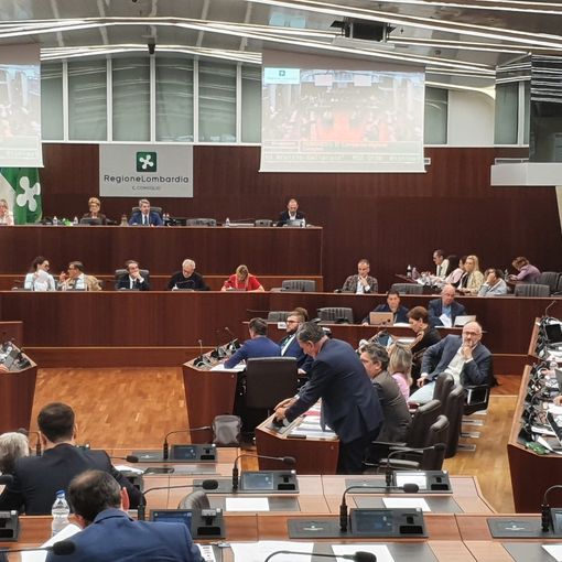 Il Consiglio regionale boccia la mozione sugli ospedali di Busto e Gallarate. Ferrazzi: «Così fate gli struzzi»